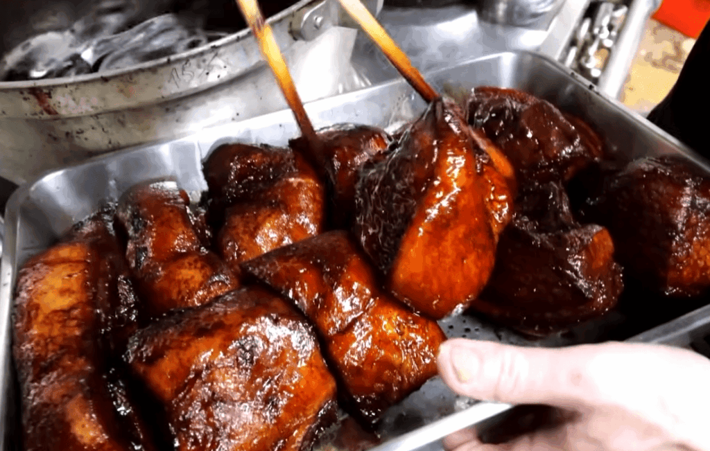 Savor the Experience: Menu Highlights and Customer Reviews
